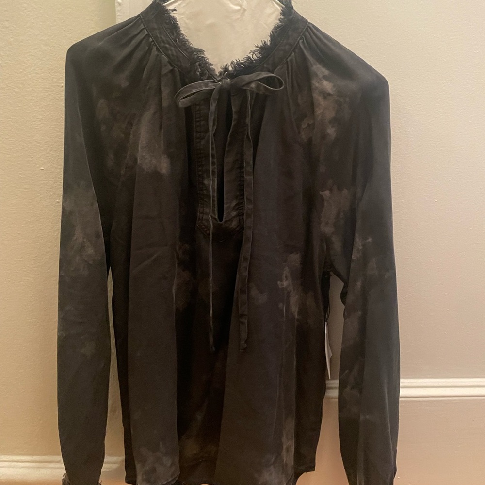 New! Bella Dahl Black Tie-Dye Blouse